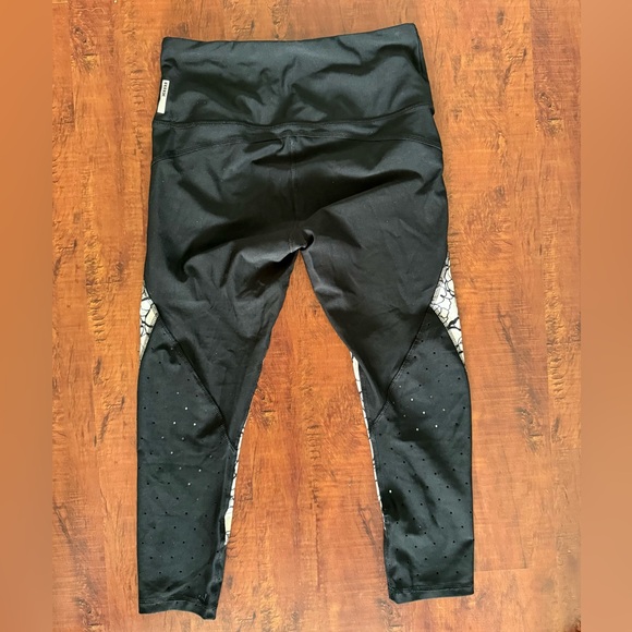 Floral Patterned capri Leggings - Picture 4 of 6